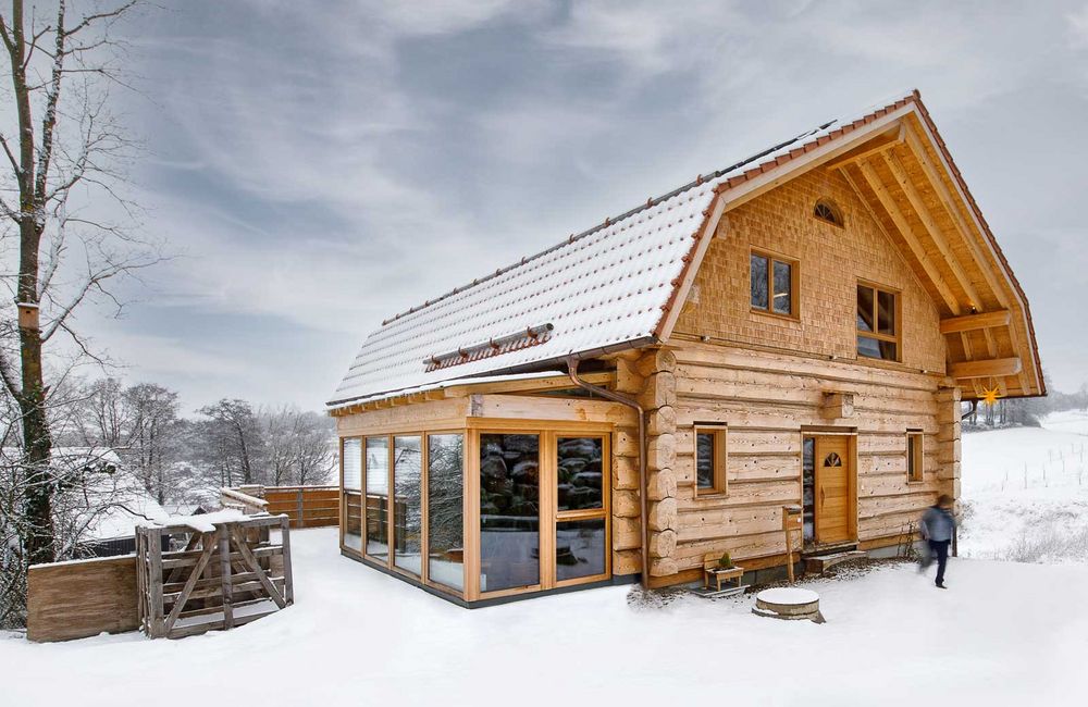 Neubau Holzblockhaus mit Lehmbauplatten